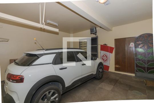 Garagem de casa para alugar com 5 quartos, 375m² em Jardim Lindóia, Porto Alegre
