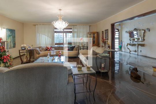 Sala de casa para alugar com 5 quartos, 375m² em Jardim Lindóia, Porto Alegre