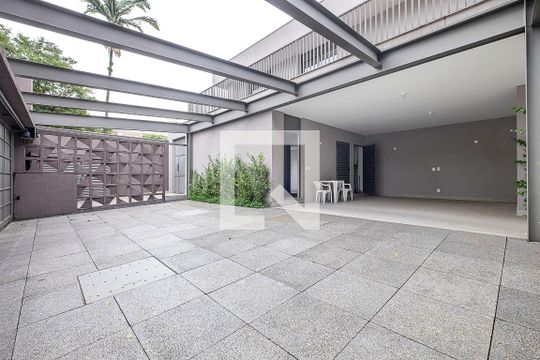 Garagem de casa à venda com 5 quartos, 370m² em Alto de Pinheiros, São Paulo