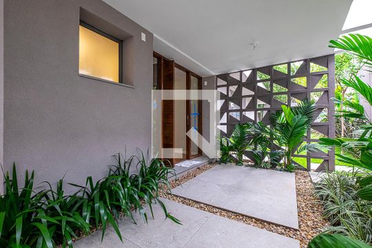 Quintal de casa à venda com 5 quartos, 370m² em Alto de Pinheiros, São Paulo