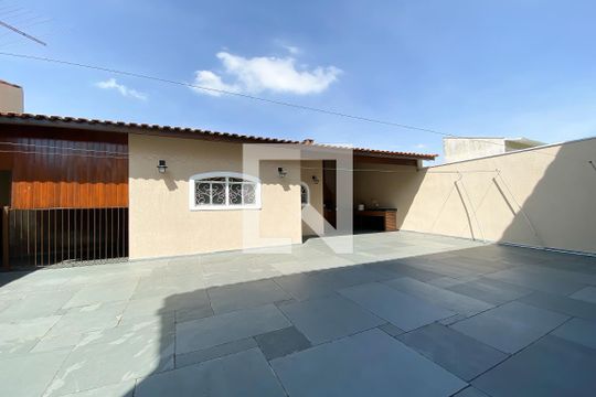 Quintal de casa à venda com 4 quartos, 420m² em City Bussocaba, Osasco