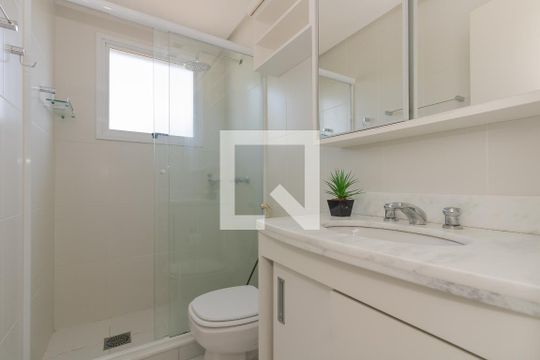 Quarto Suíte - banheiro de apartamento para alugar com 2 quartos, 72m² em Santa Cecília, Porto Alegre
