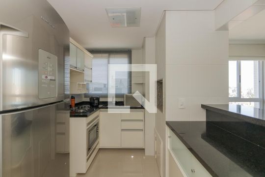 Cozinha de apartamento para alugar com 2 quartos, 72m² em Santa Cecília, Porto Alegre