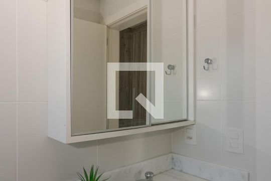 Quarto Suíte - banheiro de apartamento para alugar com 2 quartos, 72m² em Santa Cecília, Porto Alegre