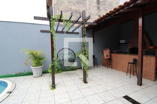 Quintal de casa para alugar com 3 quartos, 280m² em Chácara Mafalda, São Paulo