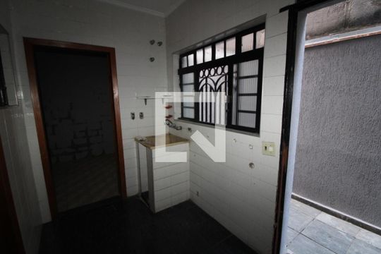 Área de Serviço de casa para alugar com 3 quartos, 280m² em Chácara Mafalda, São Paulo