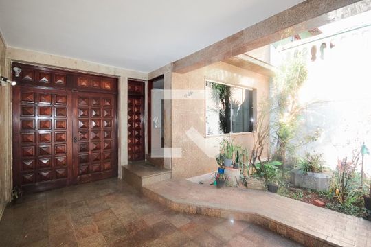 Garagem de casa à venda com 4 quartos, 192m² em Vila Natália, São Paulo