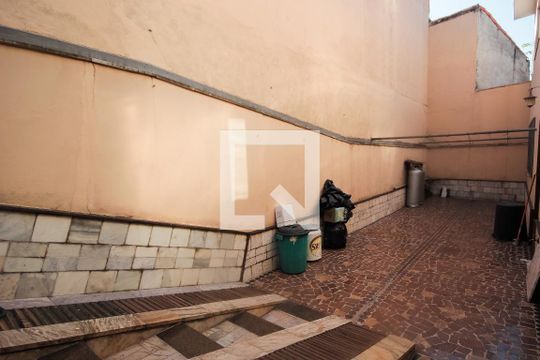 Quintal de casa à venda com 4 quartos, 192m² em Vila Natália, São Paulo
