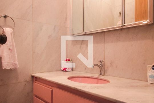 Piso 1 - Lavabo de casa à venda com 4 quartos, 192m² em Vila Natália, São Paulo