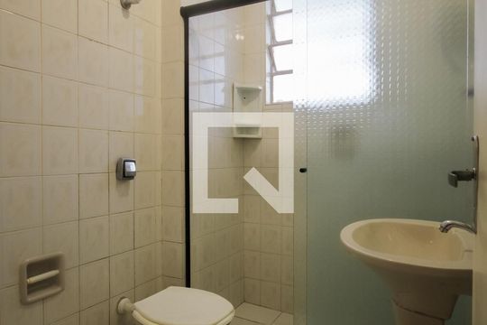 Banheiro de kitnet/studio para alugar com 1 quarto, 37m² em Aclimação, São Paulo