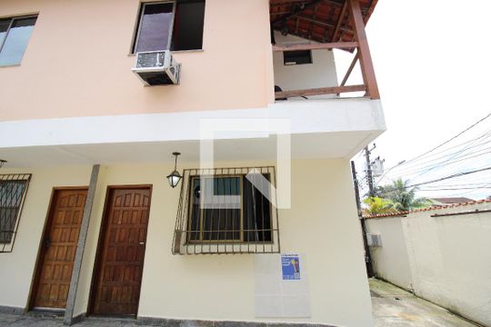 Fachada de casa de condomínio à venda com 2 quartos, 100m² em Jacarepaguá, Rio de Janeiro