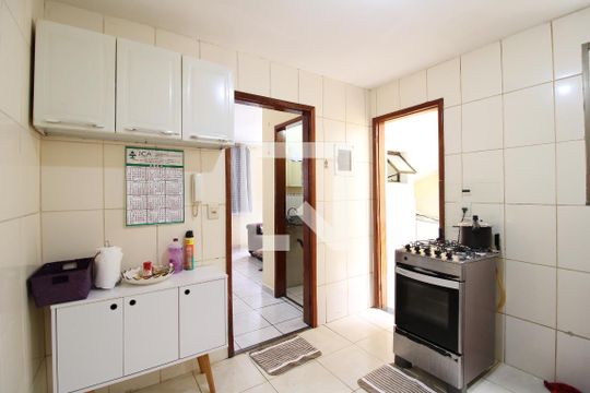 Cozinha de casa de condomínio à venda com 2 quartos, 100m² em Jacarepaguá, Rio de Janeiro