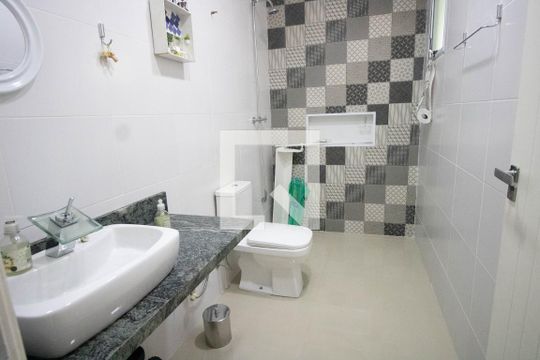Banheiro 1 de casa de condomínio à venda com 3 quartos, 405m² em Jardim Peri, São Paulo