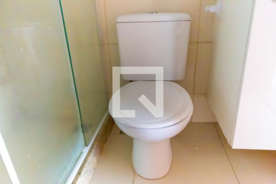 Banheiro de apartamento para alugar com 2 quartos, 60m² em Vila Valqueire, Rio de Janeiro