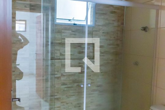 Banheiro de apartamento para alugar com 2 quartos, 60m² em Vila Valqueire, Rio de Janeiro