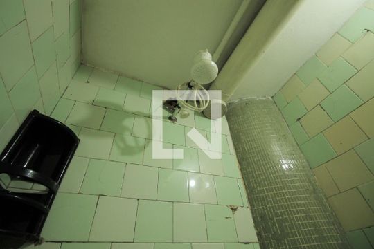 Banheiro de kitnet/studio para alugar com 1 quarto, 26m² em Bela Vista, São Paulo