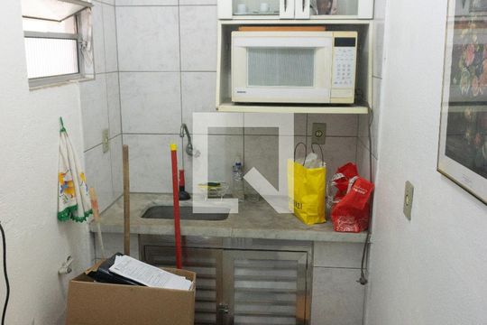 Cozinha de kitnet/studio para alugar com 0 quarto, 23m² em Bela Vista, São Paulo