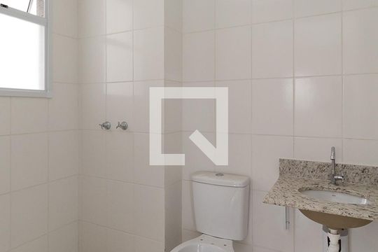 Banheiro de apartamento para alugar com 2 quartos, 49m² em Vila Santana Ii, Jundiaí
