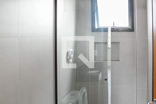 Banheiro de kitnet/studio para alugar com 1 quarto, 28m² em Vila Moinho Velho, São Paulo