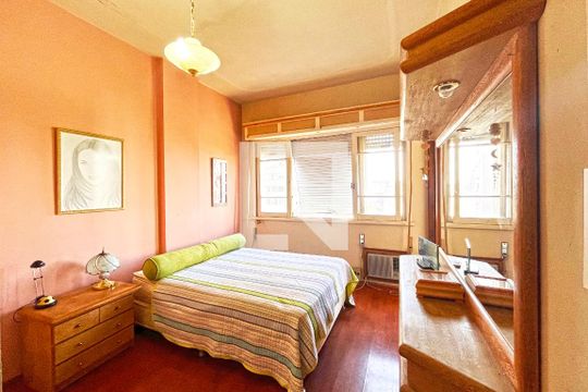 Quarto 1 de apartamento à venda com 3 quartos, 140m² em Centro Histórico, Porto Alegre