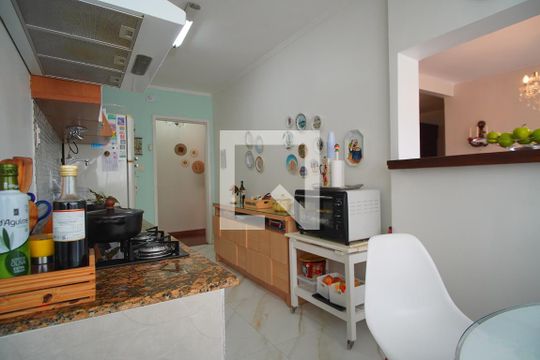 Cozinha de apartamento à venda com 3 quartos, 130m² em Vila Ipiranga, Porto Alegre