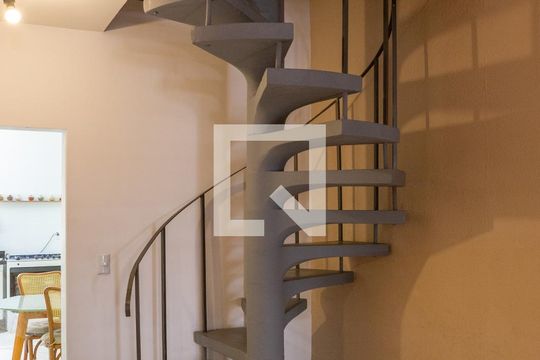 Sala de casa à venda com 3 quartos, 88m² em Barra Funda, São Paulo