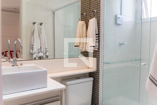 Banheiro da Suíte 1 de apartamento à venda com 2 quartos, 146m² em Vila Guiomar, Santo André