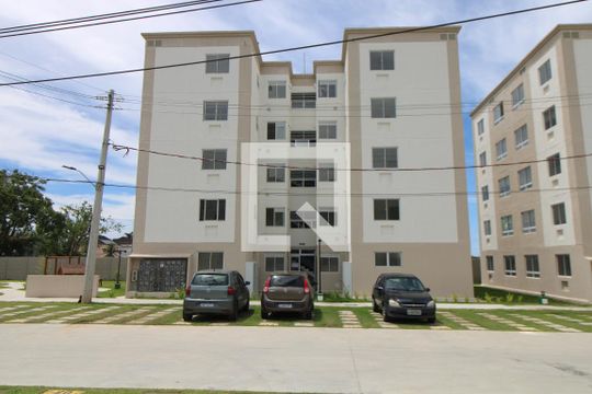 Fachada do bloco de apartamento para alugar com 2 quartos, 43m² em Vargem Pequena, Rio de Janeiro