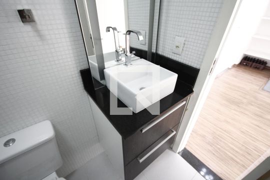 Banheiro de apartamento à venda com 1 quarto, 38m² em Cambuci, São Paulo