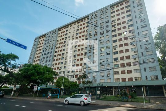Fachada de apartamento à venda com 2 quartos, 58m² em Azenha, Porto Alegre