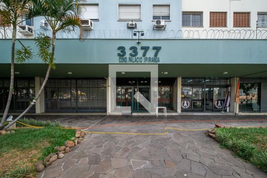 Fachada de apartamento à venda com 2 quartos, 58m² em Azenha, Porto Alegre