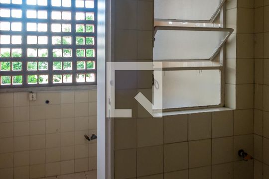 Cozinha e Área de Serviço de apartamento à venda com 2 quartos, 58m² em Azenha, Porto Alegre