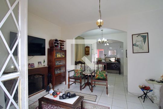 Casa à venda com 2 quartos, 250m² em Vila Praia, São Paulo