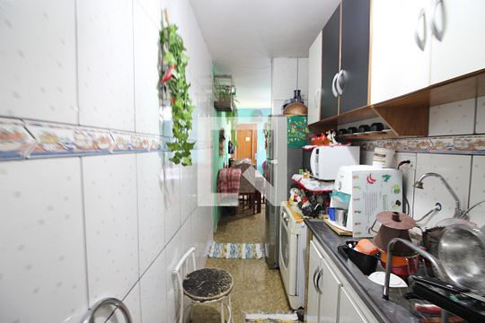 Cozinha e Área de Serviço de apartamento para alugar com 2 quartos, 45m² em Ferrazópolis, São Bernardo do Campo