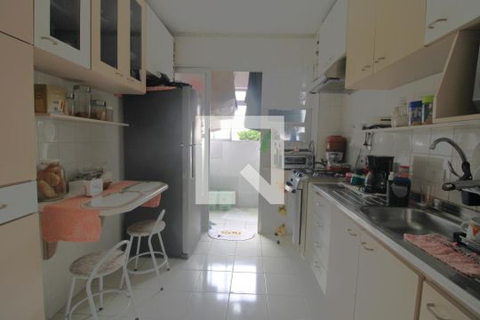 Cozinha de apartamento à venda com 2 quartos, 75m² em Vila Inglesa, São Paulo
