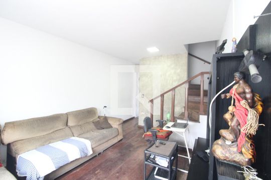 Sala de casa à venda com 4 quartos, 220m² em Vila do Castelo, São Paulo