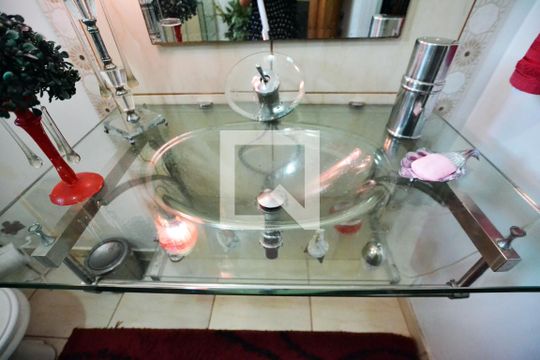 Banheiro de apartamento à venda com 1 quarto, 90m² em Menino Deus, Porto Alegre