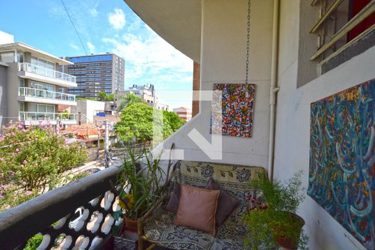 sacada de apartamento à venda com 1 quarto, 90m² em Menino Deus, Porto Alegre