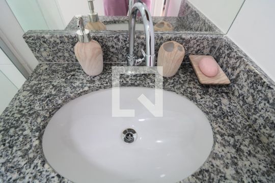 Banheiro- pia de apartamento para alugar com 1 quarto, 19m² em Brás, São Paulo