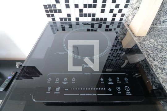 Sala e Cozinha  - cooktop de apartamento para alugar com 1 quarto, 19m² em Brás, São Paulo