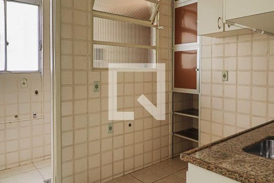 Cozinha de apartamento para alugar com 2 quartos, 84m² em Santo Antônio, Belo Horizonte