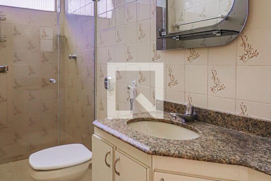 Banheiro de apartamento para alugar com 2 quartos, 84m² em Santo Antônio, Belo Horizonte