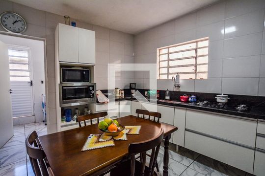 Cozinha de casa à venda com 2 quartos, 130m² em Jardim Marek, Santo André