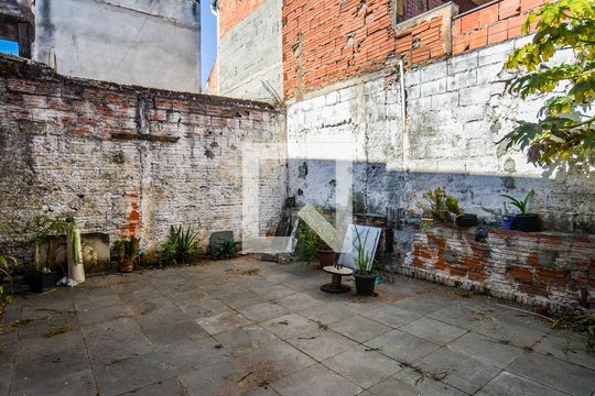 Quintal de casa à venda com 2 quartos, 130m² em Jardim Marek, Santo André