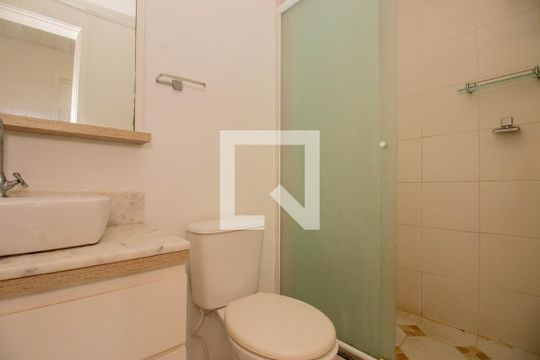 Banheiro de apartamento à venda com 2 quartos, 62m² em Sarandi, Porto Alegre