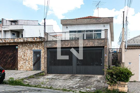 Fachada de casa à venda com 4 quartos, 199m² em Vila Santana, São Paulo