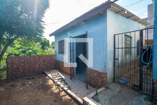 Quintal de casa à venda com 1 quarto, 60m² em Vila Nova, Porto Alegre