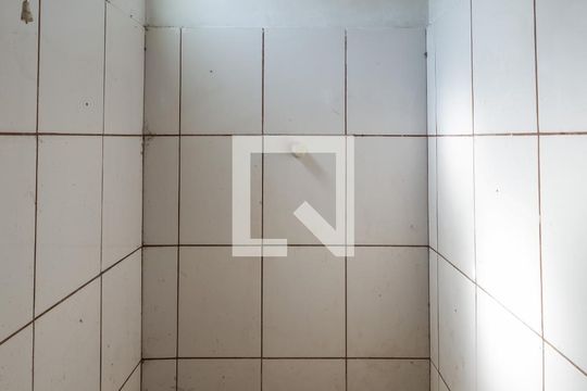 Banheiro de casa à venda com 1 quarto, 60m² em Vila Nova, Porto Alegre
