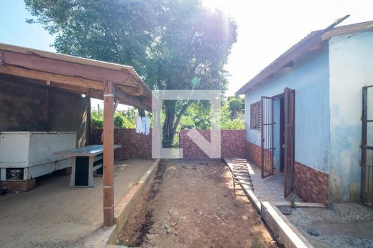 Quintal de casa à venda com 1 quarto, 60m² em Vila Nova, Porto Alegre