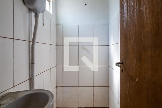 Banheiro de casa à venda com 1 quarto, 60m² em Vila Nova, Porto Alegre